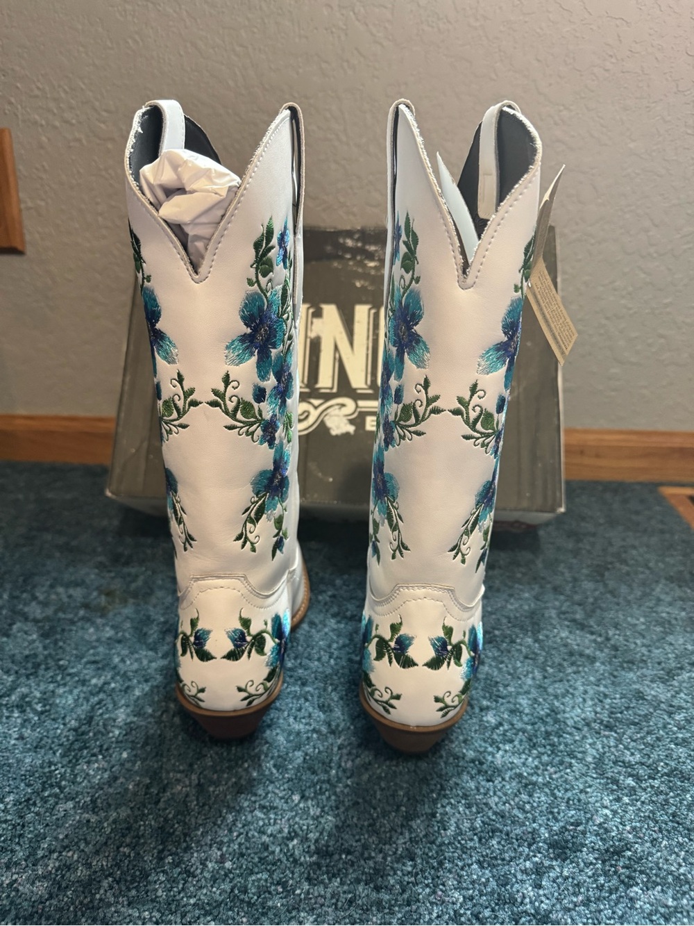 dingo White Western Boots with Blue Floral Embroidery - Picture 2 of 8